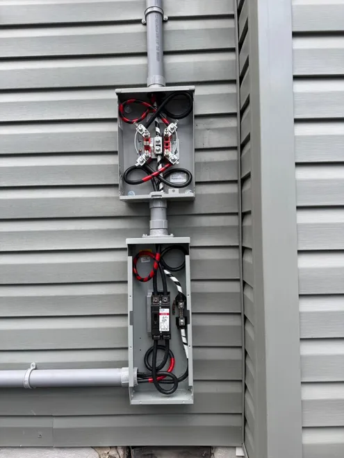 Exterior service equipment — Meter socket & disconnect · installation stage