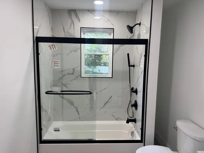 Tub surround & black fixtures