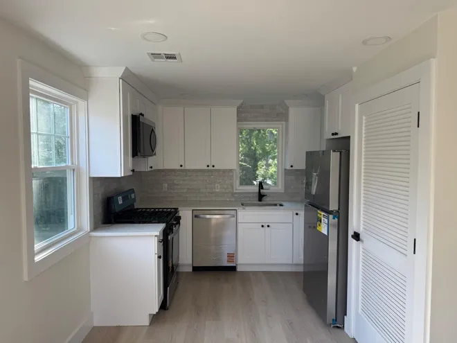 Kitchen, flooring & fireplace