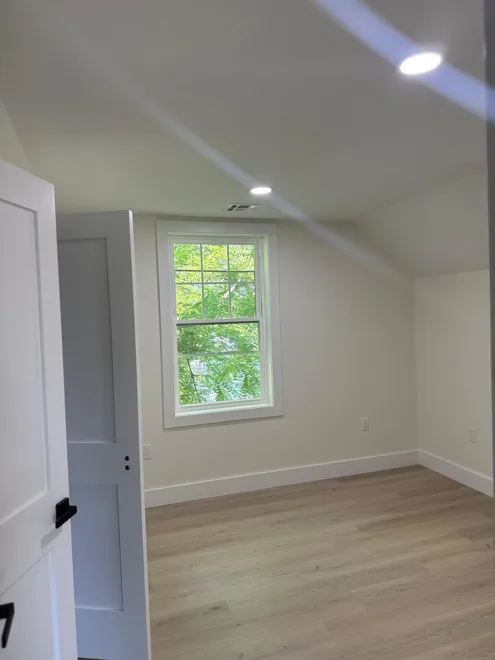 Kitchen, flooring & fireplace — Flooring & room finishes